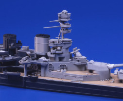 1:700 HMS Repulse (Water Line Series)