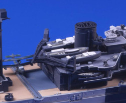 1:700 HMS Repulse (Water Line Series)