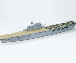1:700 USS Enterprise (Water Line Series)