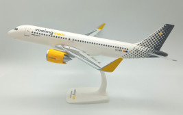 1:100 Airbus A320-271N Vueling ″2004s″ Colors (Snap-Fit)