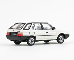 1:43 Škoda Forman (1993) – bílá Labutí