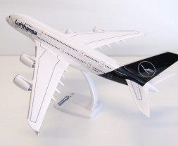 1:200 Airbus A380-841 Lufthansa ″2018s″ colors. Named ″München″ (Snap-Fit)