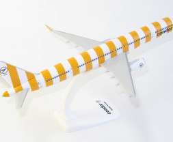 1:200 Boeing B757-330(WL) Condor ″Condor Sunshine″ Colors (Snap-Fit)