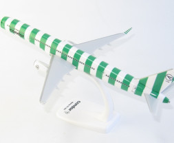 1:200 Boeing B757-330(WL) Condor ″Condor Island″ Colors (Snap-Fit)