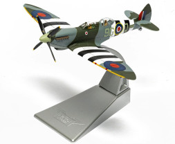 1:72 Supermarine Spitfire T9 - MJ627 - Biggin Hill Heritage Hangar