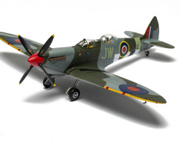 1:72 Supermarine Spitfire T9 - PV202 - Aerial Collective - Duxford Airfield