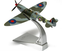1:72 Supermarine Spitfire T9 - PV202 - Aerial Collective - Duxford Airfield