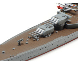 1:700 Japanese Light Cruiser Mogami (Water Line Series)