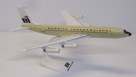 1:144 Boeing B707-327C Braniff International ″Beige - Jellybean″ Colors (Snap-Fit)