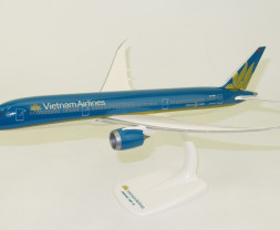 1:200 Boeing B787-9 Vietnam Airlines ″2000s″ colors (Snap-Fit)