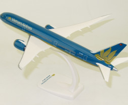 1:200 Boeing B787-9 Vietnam Airlines ″2000s″ colors (Snap-Fit)