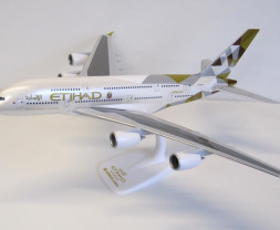 1:200 Airbus A380-861 Etihad Airways Mid ″2010s - Facets of Abu Dhabi″ Colors (Snap-Fit)