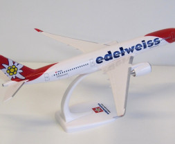 1:200 Airbus A350-941 Edelweiss ″2016s″ Colors, Named ″Piz Palü″ (Snap-Fit)