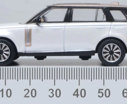 1:76 Range Rover L460 LWB SV Ice White & Corinthian Bronze