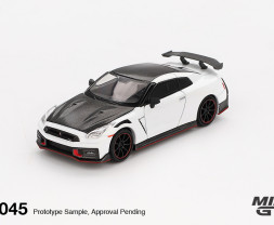 1:64 Nissan GT-R Nismo 2024 Brilliant White Pearl