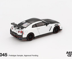 1:64 Nissan GT-R Nismo 2024 Brilliant White Pearl
