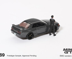1:64 Nissan Skyline GT-R (R32) Gunmetal w/ Tsugio Matsuda Figure