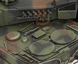 1:35 Leopard 2 A6MA2, 70 Years Bundeswehr (Gift Set, Exclusive Edition)