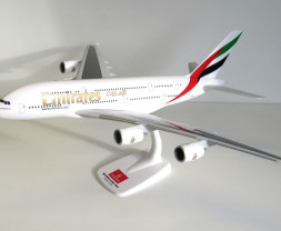 1:200 Airbua A380-861 Emirates ″2010s″ colors (Snap-Fit)