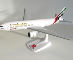 1:200 Boeing B777-F Emirates Sky Cargo (Snap-Fit)