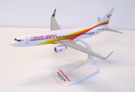 1:200 Boeing B737-8Q8(WL) Surinam Airways ″2000s″ Colors, Named ″Victory″ (Snap-Fit)