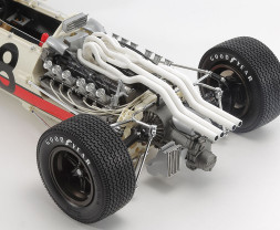 1:12 Honda RA273 with Photo-Etched Parts