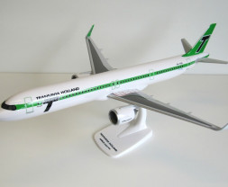 1:100 A321-252NX Transavia ″Transavia Holland Retro″ Colors, Named ″John Block″ (Snap-Fit)