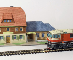 1:100 Gastfreundschaft in Lípa und Fernbus Karosa LC 735 (Ausschnitt)
