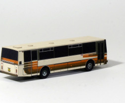 1:100 Gastfreundschaft in Lípa und Fernbus Karosa LC 735 (Ausschnitt)