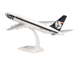1:200 Boeing B767-35D(ER), LOT Polish Airlines, 1980s Colors (Snap-Fit)