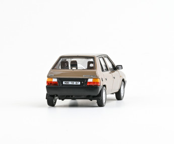 1:43 Skoda Favorit 136L (1988) – Brauner Stein